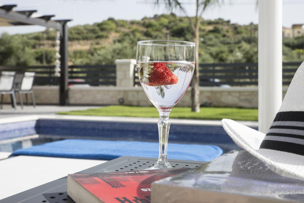 Villa-Azalea Almirida Rum bild